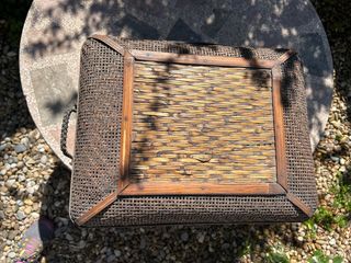 Baúl de mimbre y bambú