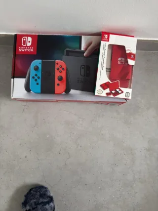 Nintendo Switch Azul/Rojo + Accesorios