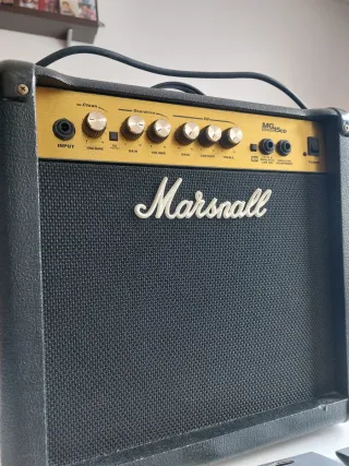 Amplificador Marshall MG15CD Guitarra