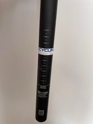 Sillín y tija carbono Fizik