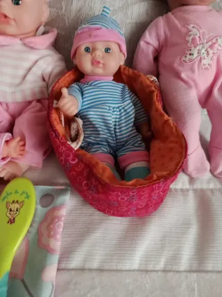 Lote de 5 muñecas y accesorios de bebé