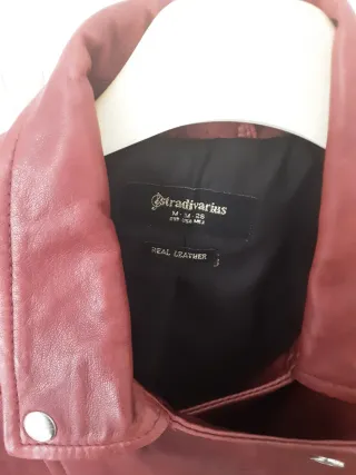 Chaqueta de cuero Stradivarius Roja Talla M