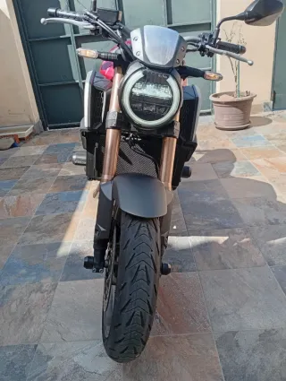 Honda CB650R 2019 Roja/Plata - 17.000 km
