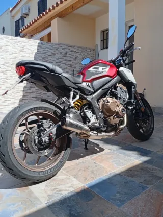 Honda CB650R 2019 Roja/Plata - 17.000 km