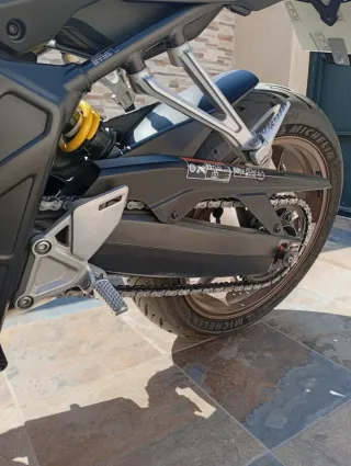 Honda CB650R 2019 Roja/Plata - 17.000 km