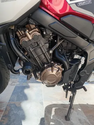 Honda CB650R 2019 Roja/Plata - 17.000 km