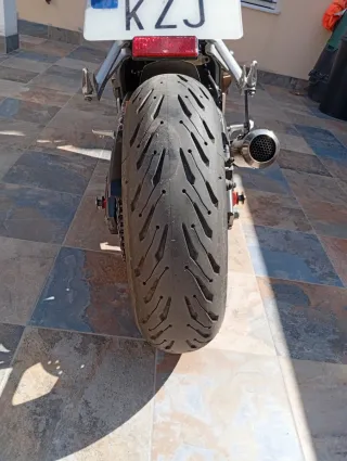 Honda CB650R 2019 Roja/Plata - 17.000 km