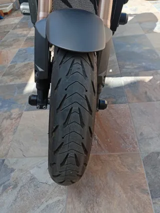 Honda CB650R 2019 Roja/Plata - 17.000 km