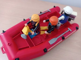 Barco Playmobil con figuras y accesorios