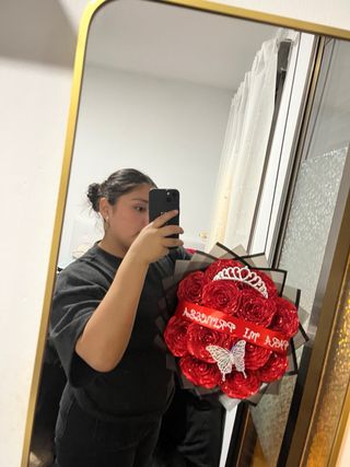 Ramo Rosas Eternas Rojas con Tiara