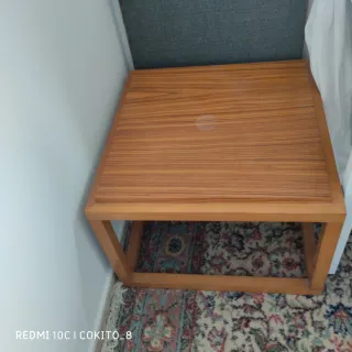 Mesa de centro de madera.