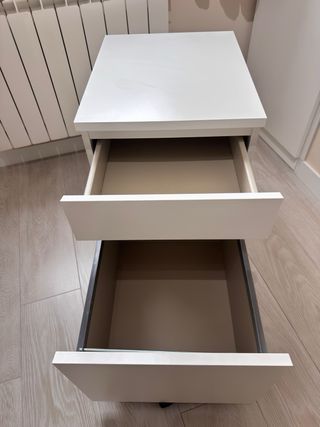 Cajonera blanca y beige