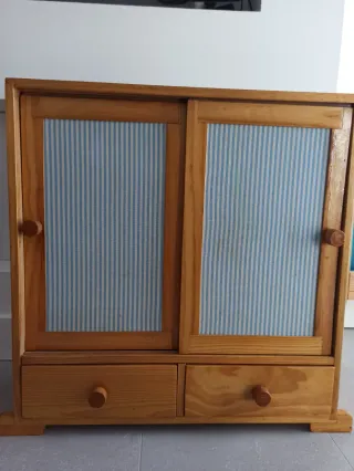 Armario para ropa de muñecas