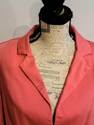 Americana coral mujer