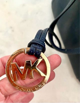 Bolso Michael Kors Azul Marino con Detalles Dorado
