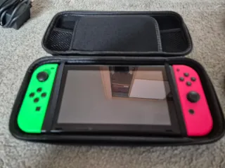 Nintendo Switch con 4 mandos