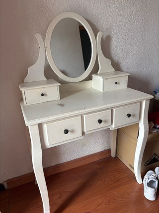 Tocador blanco de madera