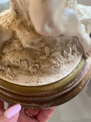 Estatua de figura clásica