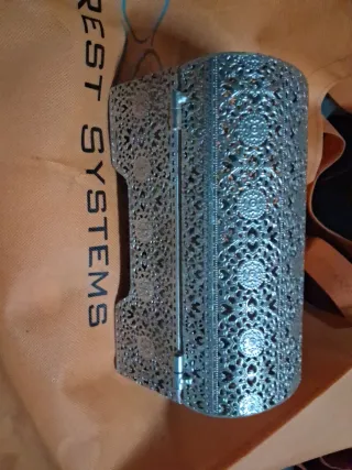 Cajita de metal estilo alambrera plateada