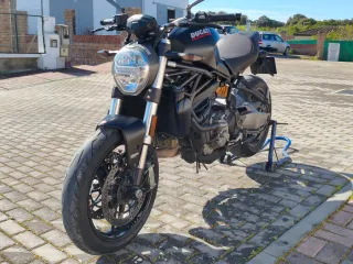 Ducati Monster 821 2020 dark edition.