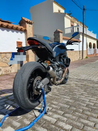 Ducati Monster 821 2020 dark edition.