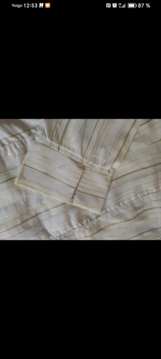 Camisa de rayas blancas y amarillas