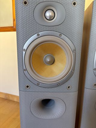 Altavoces Bowers & Wilkins Negros y madera