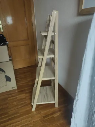 Estantería de madera