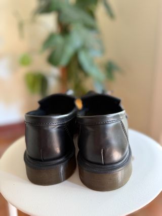 Mocasines Dr. Martens negros con flecos