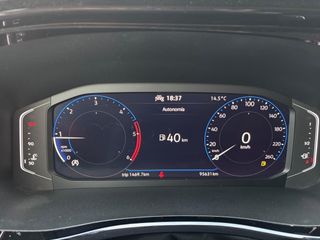 Volkswagen Caravelle 2023