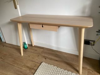 Escritorio Lisabo Ikea madera