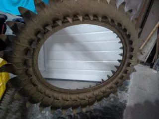 Espejo antiguo dorado con marco floral