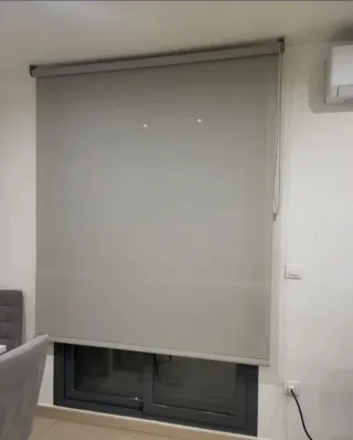 Estor enrollable gris tela