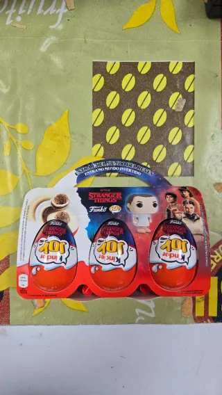 Confezione di pupazzi sorpresa Stranger Things con 3 uova