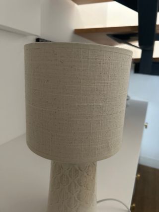 Lámpara de mesa beige cerámica