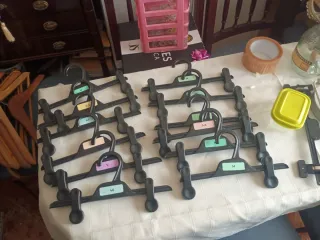 Perchas para pantalones y faldas con pinza