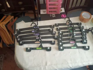 Perchas para pantalones y faldas con pinza