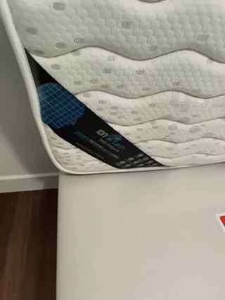 Colchón + base tapizada PIKOLIN + patas + toper.