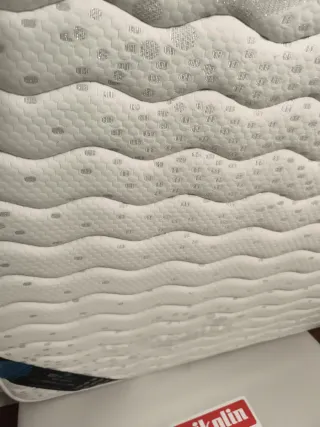 Colchón + base tapizada PIKOLIN + patas + toper.