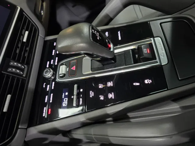 Porsche Cayenne 2021