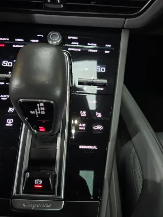 Porsche Cayenne 2021