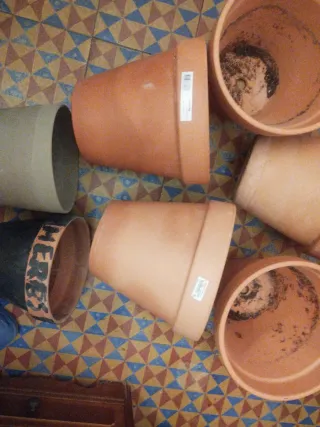 Lote Macetas Barro: 1 Grande, 8 Medianas, 2 Pequeñ