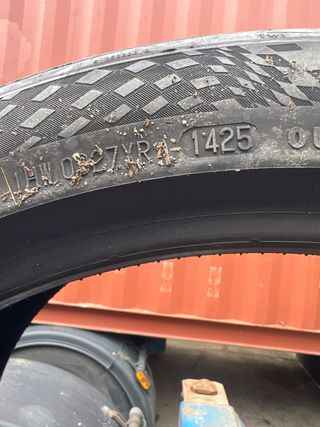 Neumático usado 235/40/19 96Y