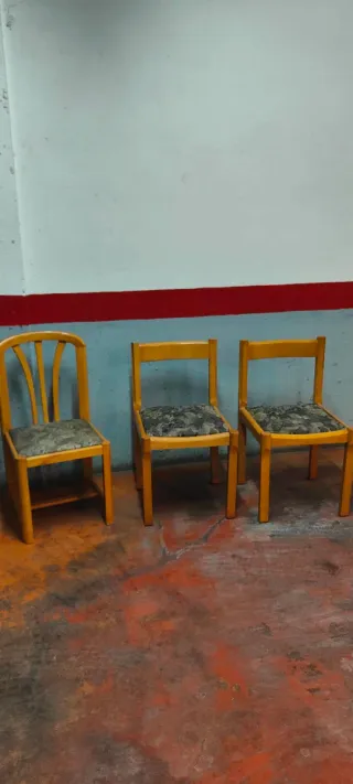 Silla o sillas de madera