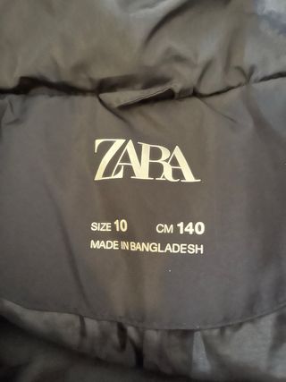 Chaqueta puffer negra con capucha – Talla 10 140cm