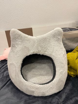 Cama gatito gris y rosa