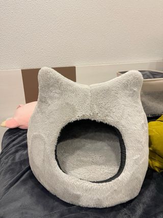 Cama gatito gris y rosa