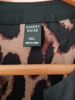 Camisa EMERY ROSE animal print manga larga