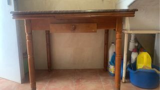 Conjunto mesa y 2 sillas de madera