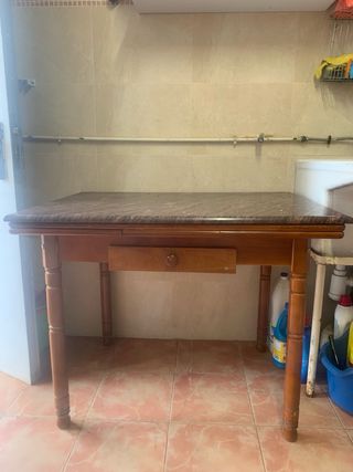 Conjunto mesa y 2 sillas de madera